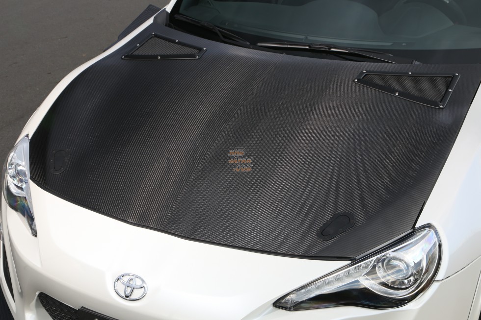 Pro Composite Hybrid Cooling Bonnet with Outlet Duct Carbon
