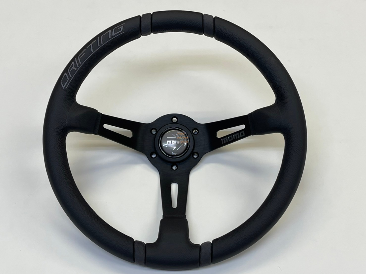 新作 MOMO Drifting Steering Wheel 330mm - Black パーツ