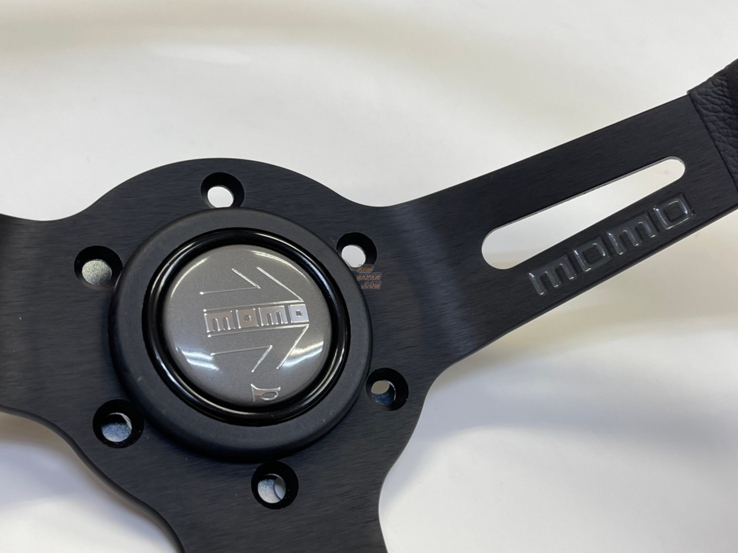 MOMO Drifting Steering Wheel 330mm - Black - RHDJapan