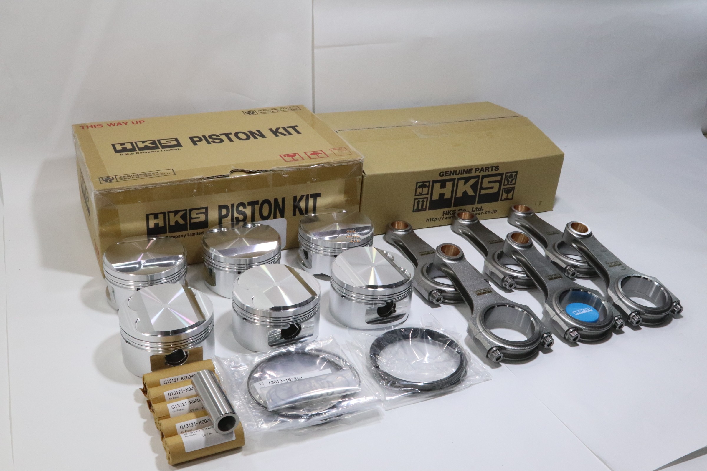 HKS Low Compression Piston and IBeam Connecting Rod Set VQ35DE