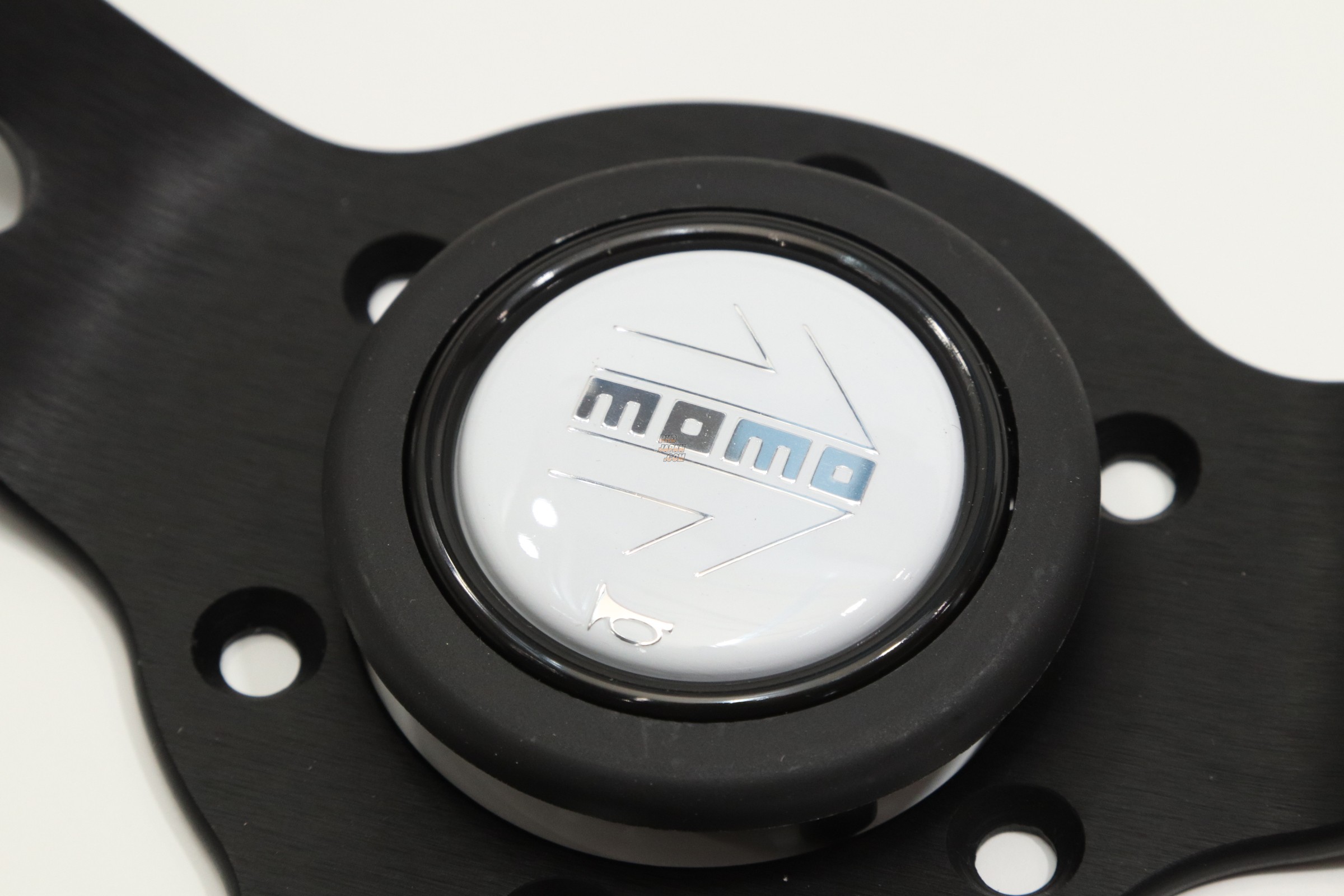 パーツ MOMO DRIFTING 33pi white drifting33_whf.jpg